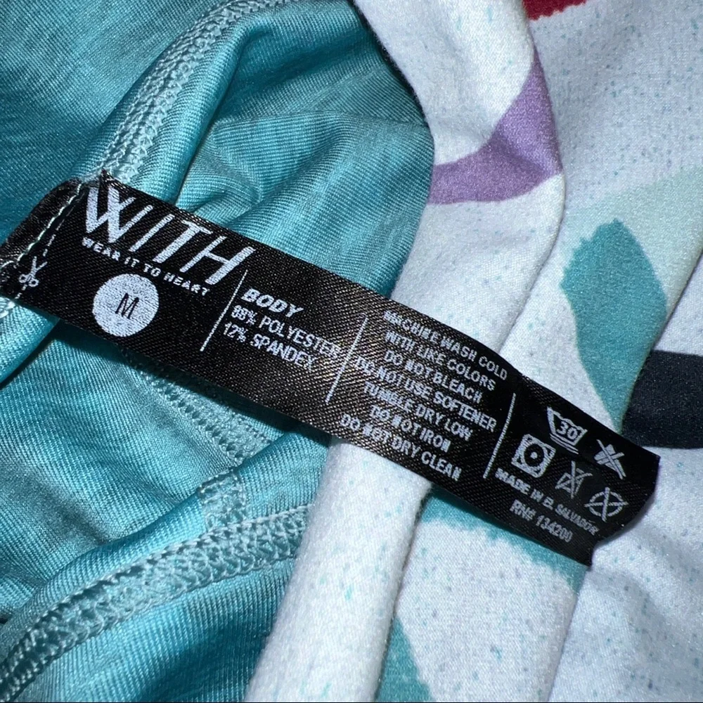 Peloton WITH Bowie Capri Leggings - Medium - Picture 7 of 7